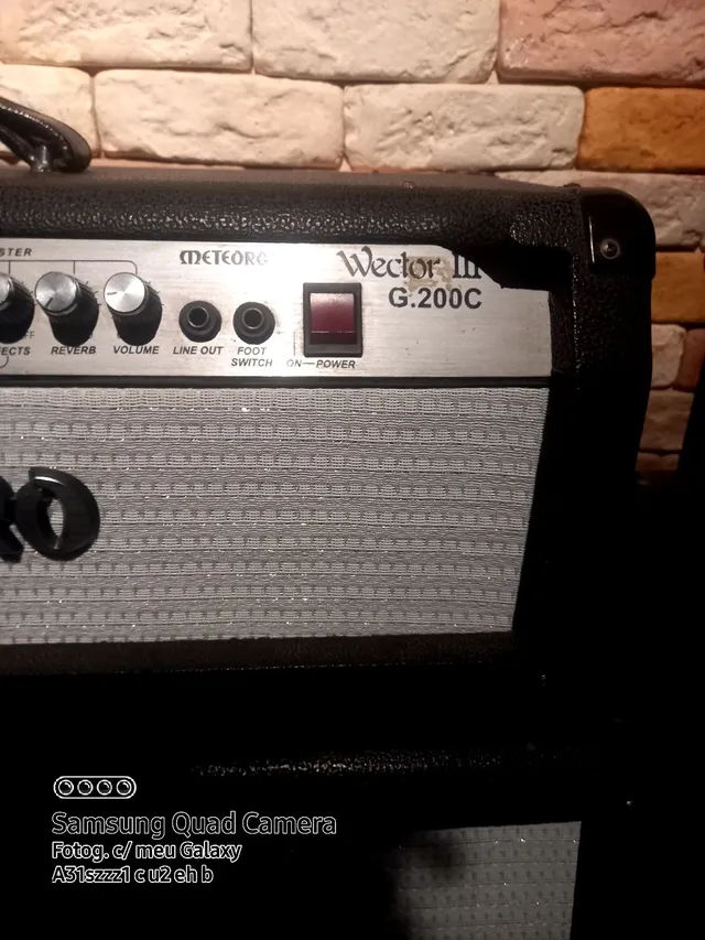 AMPLIFICADOR COMBO FENDER RUMBLE 200 V3 P/ BAIXO 200W 1X15