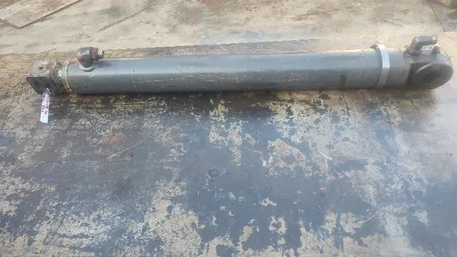 Cilindro Hidraulico articulação caçamba frontal ?H? New Holland B90B p/n *  - Foto 3