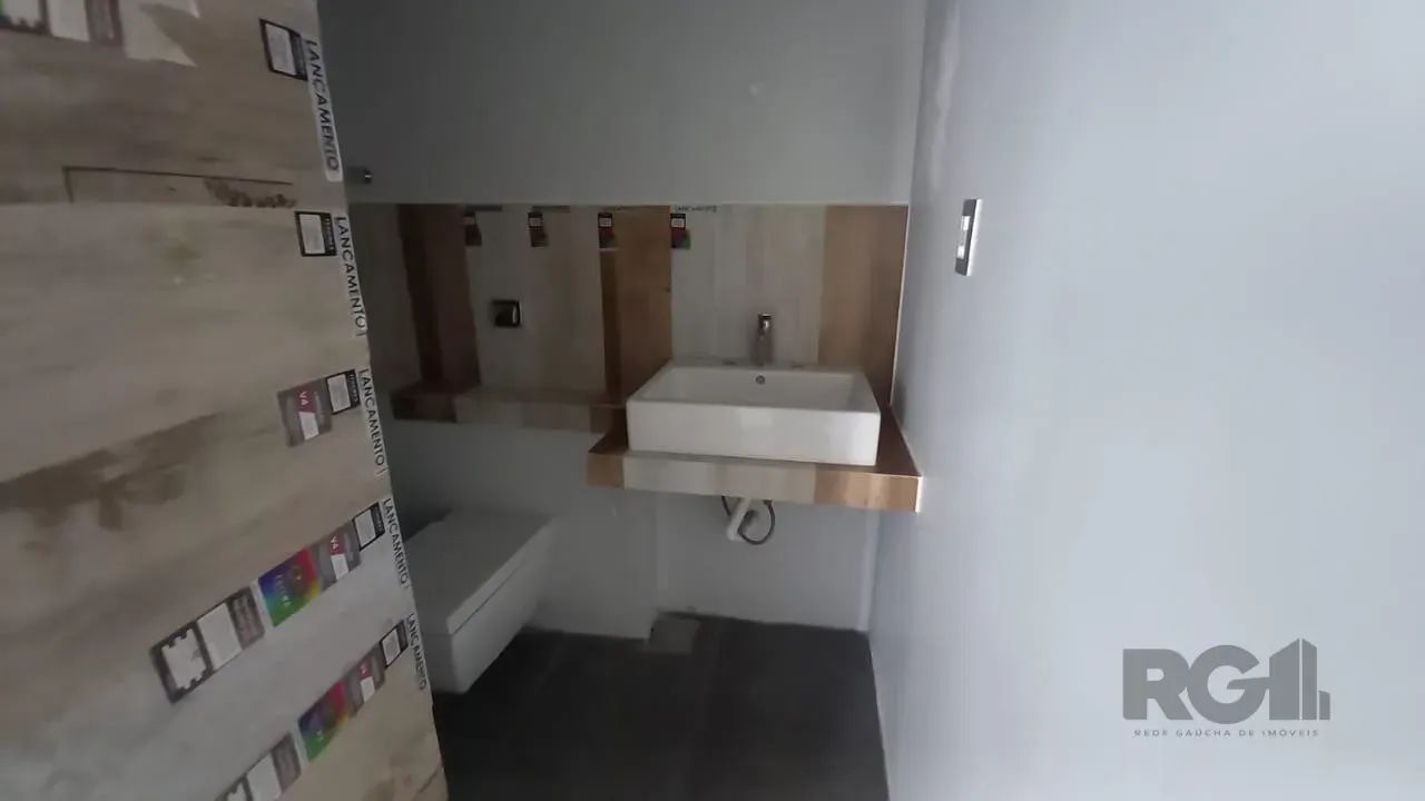 Coliseu vende sala com ótima localização, em andar alto, piso porcelanato, banheiro, esper - Foto 7