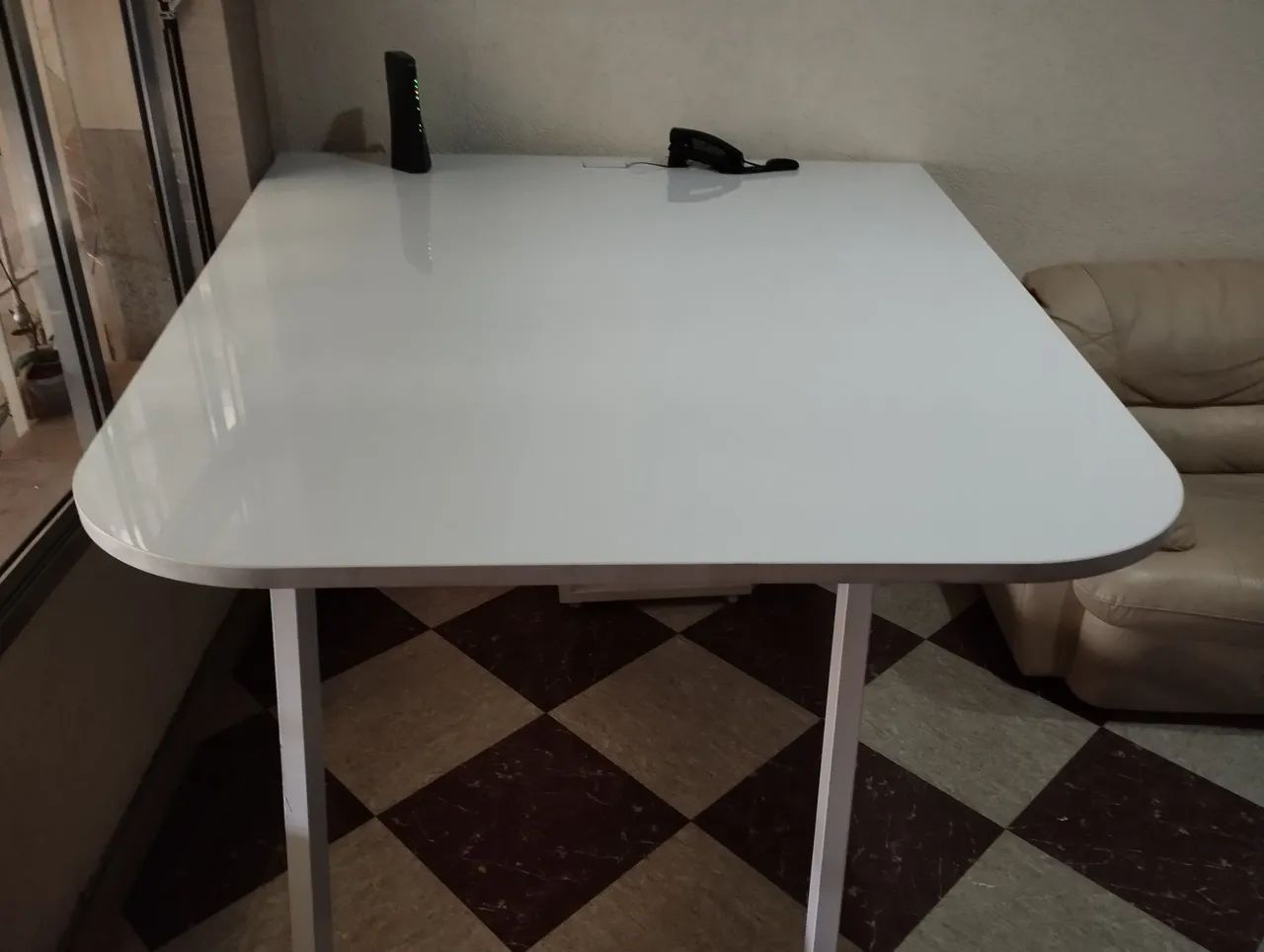 Mesa grande com estrutura alta em laca e formato personalizado fabricação Flexform. - Foto 2