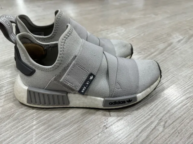 Tênis adidas