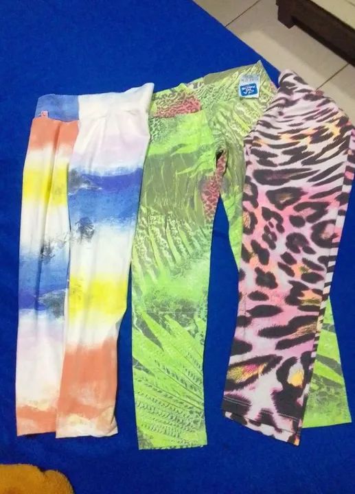3 Leggings estampadas - R$ 25 