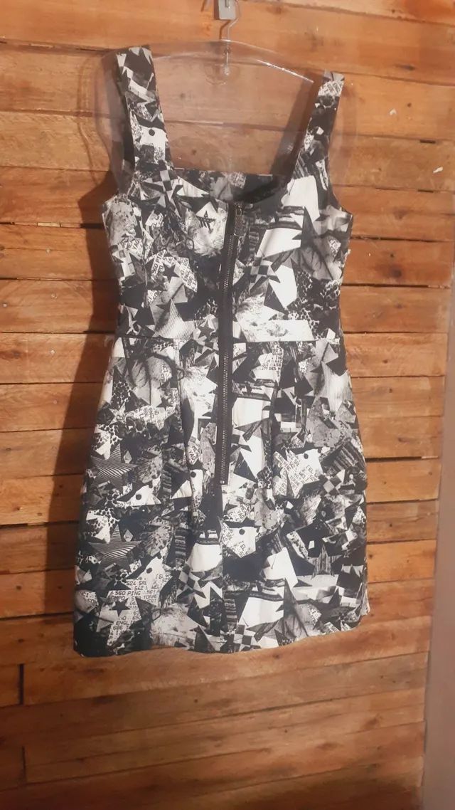 lindo vestido estampado preto e branco - Foto 3