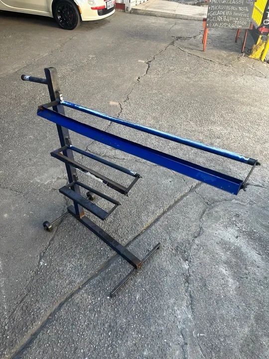Mesa e papeleira para pintura 500,00 os dois - Foto 2