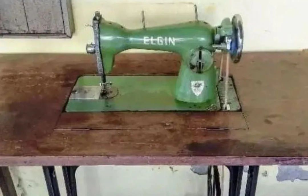 Máquina de Costura - Foto 2