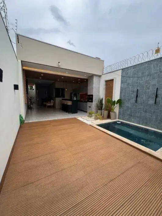 Casa (Padrão), com 3 quartos e 2 banheiros à Venda, 104 m² em Curitiba/PR