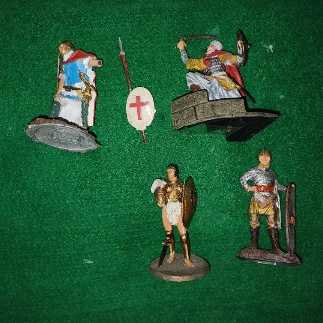 bonecos diversos montados e pintados  - Foto 4