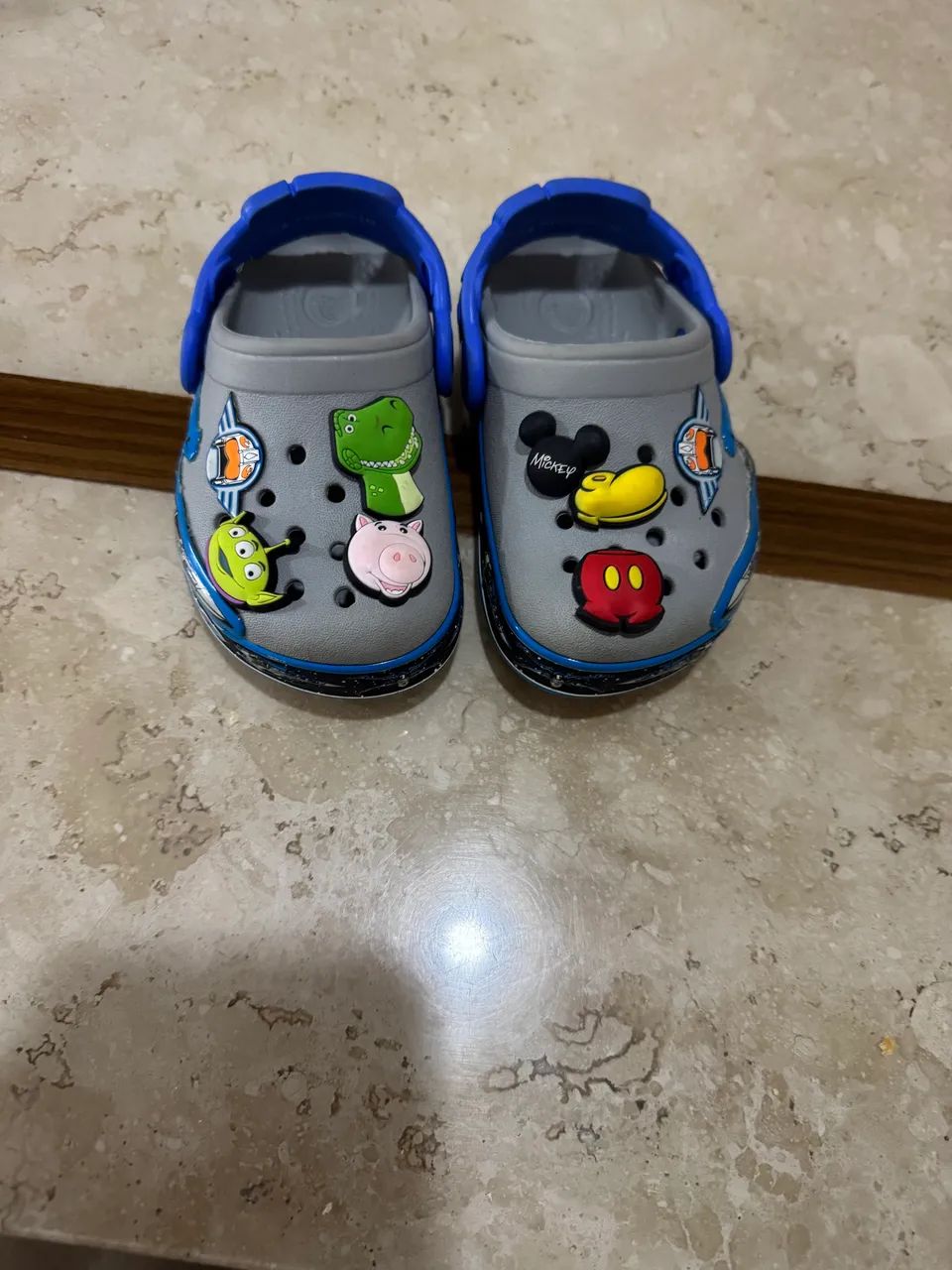 Crocs infantil tamanho 24