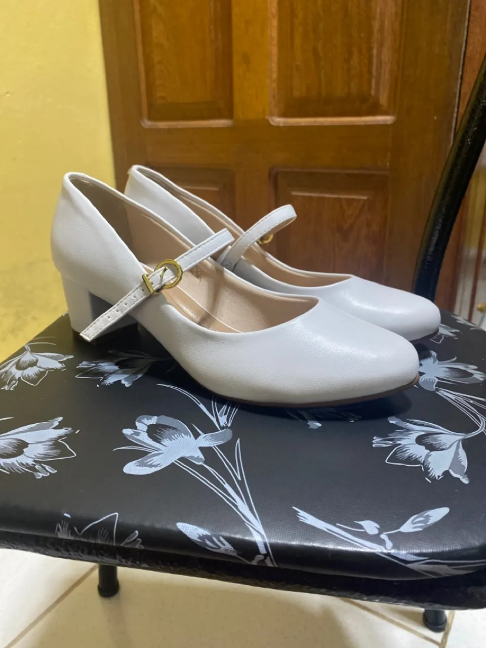 Sapato scarpin feminino bico redondo estilo boneca