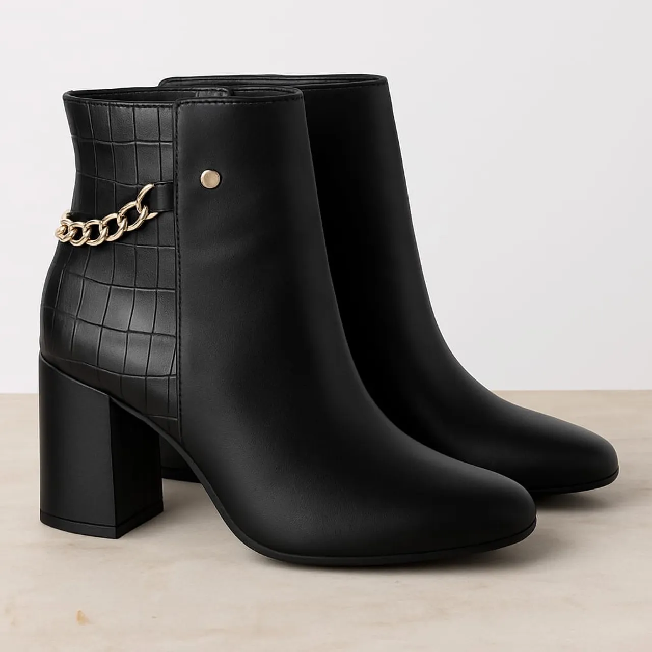Bota Feminina de Salto Grosso