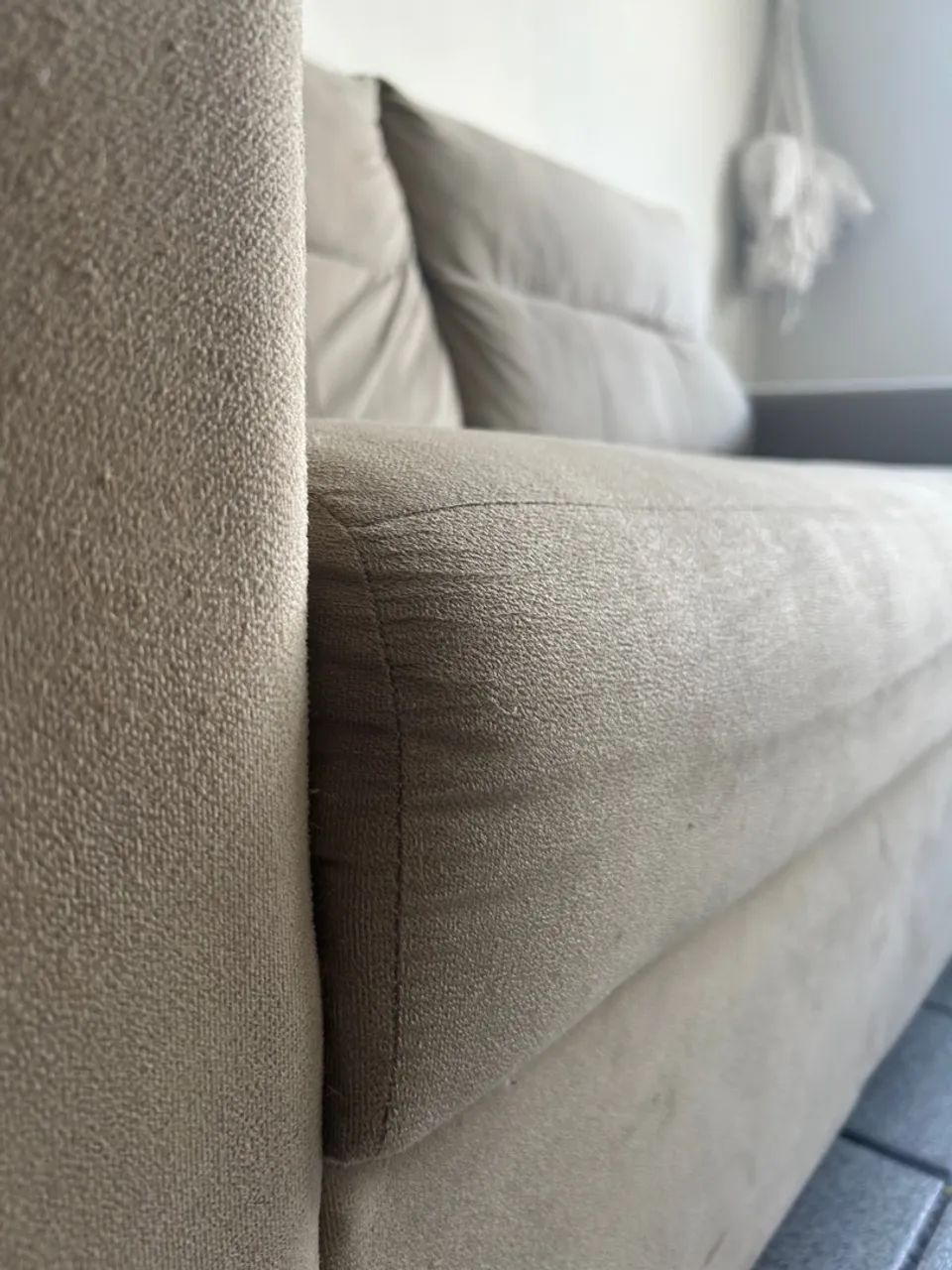 Sofá 3 Lugares Herval Suede 196cm Bege - Foto 4