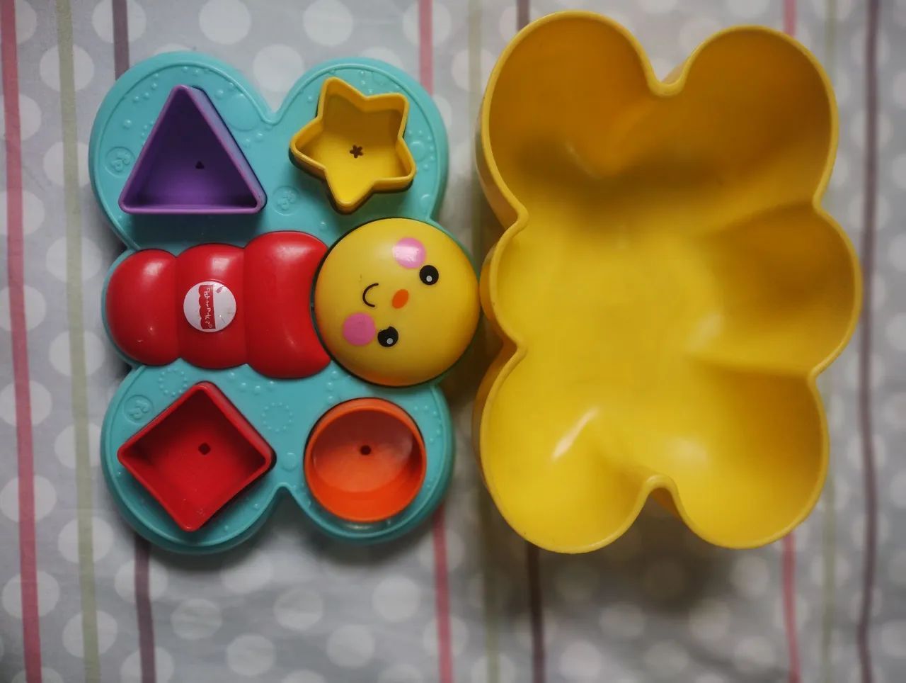 Brinquedo Didático de Formas e Cores