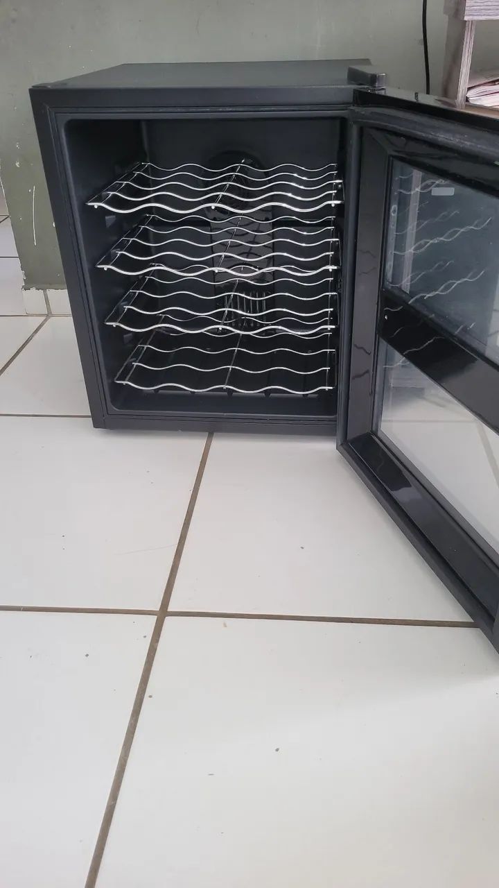 Adega Climatizada Philco 16 Garrafas - usada e bem conservada - Foto 2
