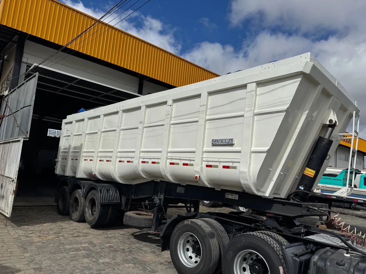 Caminhão Ford Cargo 2842 -basculante 45 cub - Foto 8