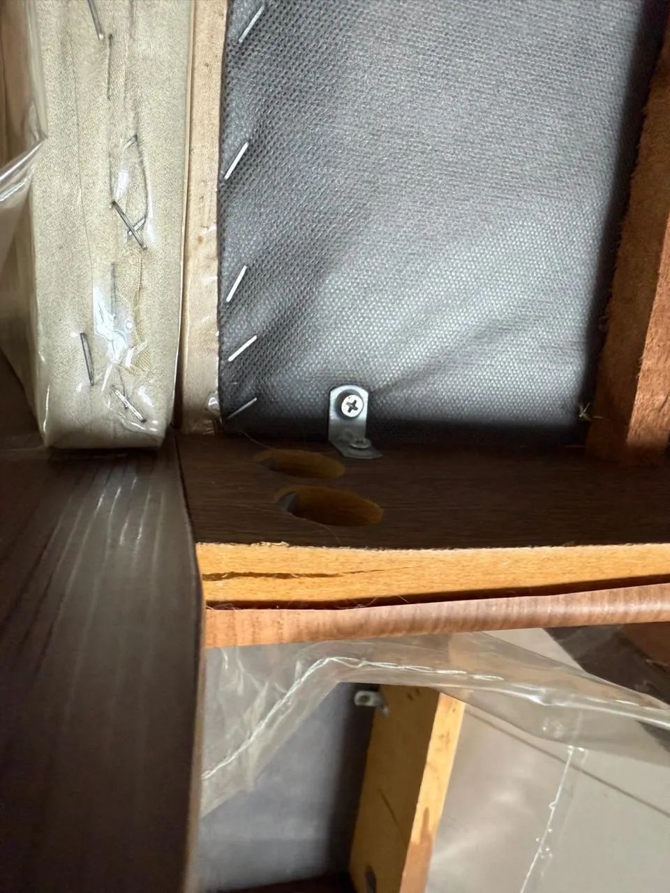 Table with 6 chairs damaged64317062363393120