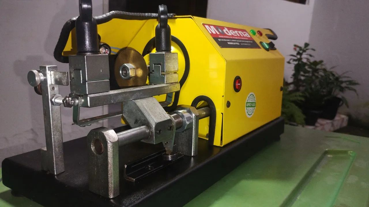 Máquina de Copiar Chaves Moderna P22 Automática - Foto 2