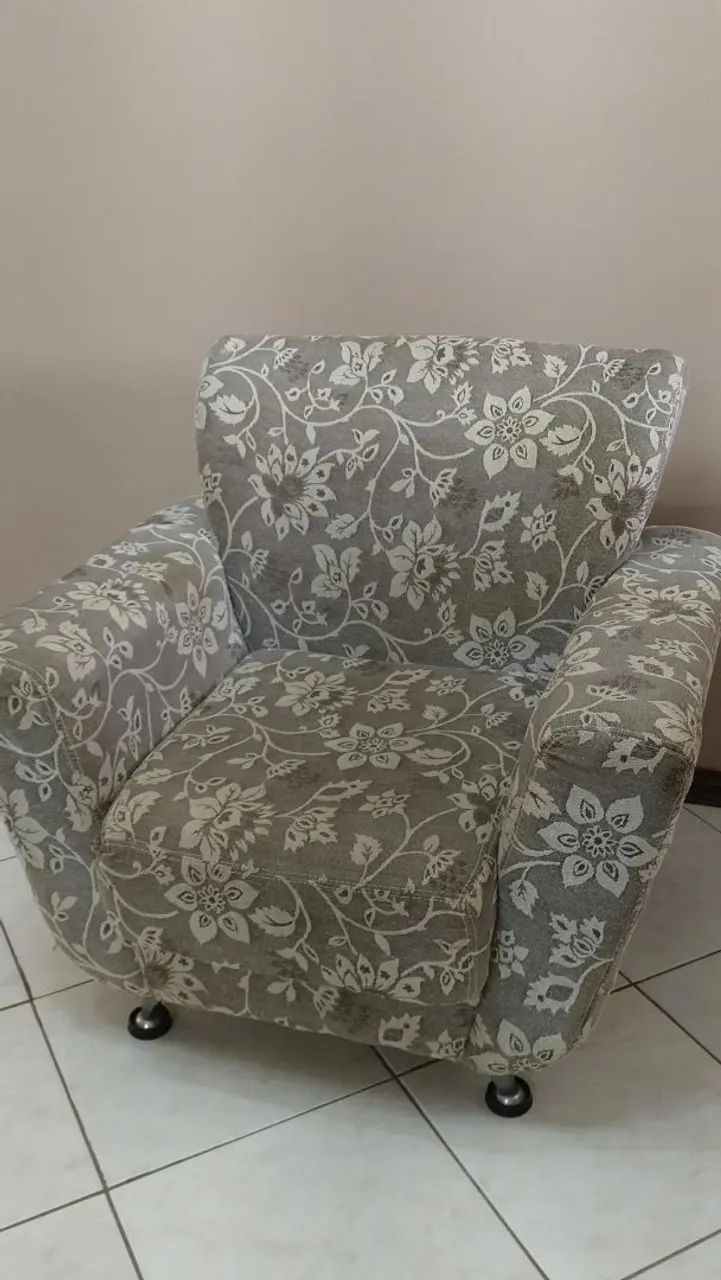 Poltrona bege no estado de conservação  - Foto 2