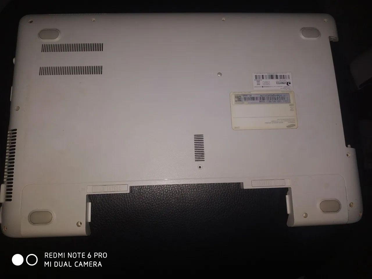 Base inferior do notebook Samsung modelo NP270E5j