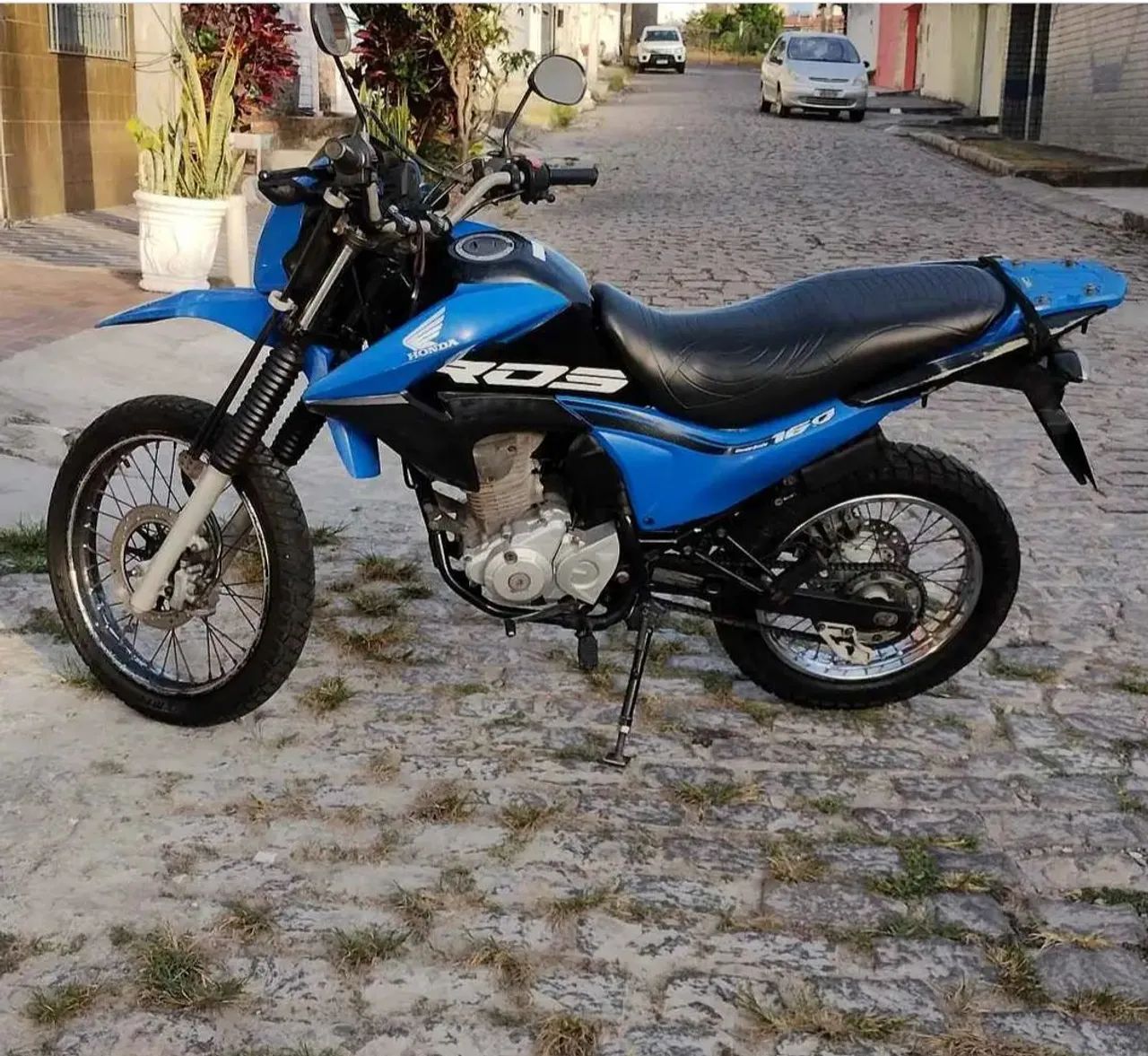 Moto particular boa para trabalho. 