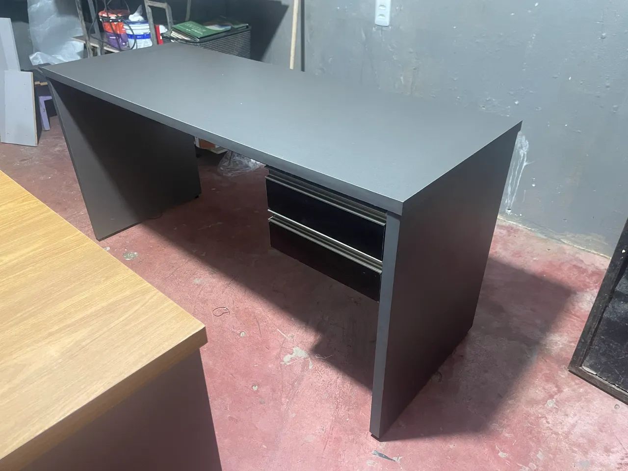 Mesa de escritório com gavetas  - Foto 4