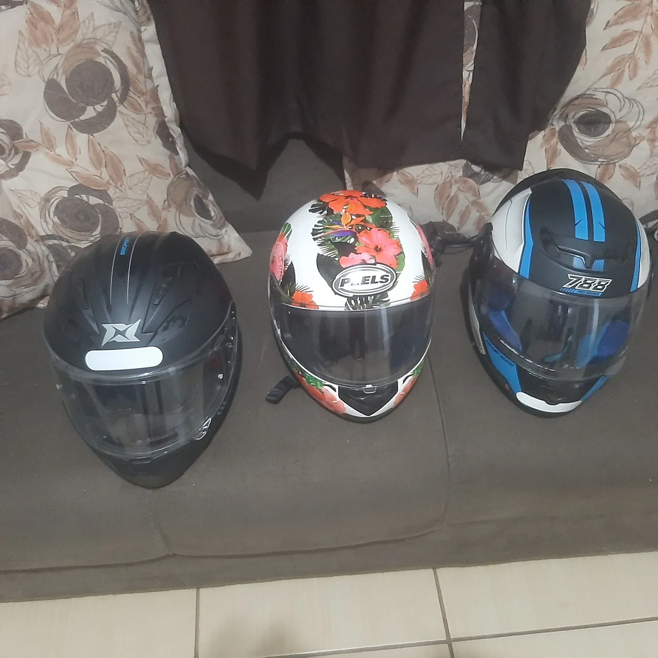 Capacetes para moto - Diversas cores e modelos
