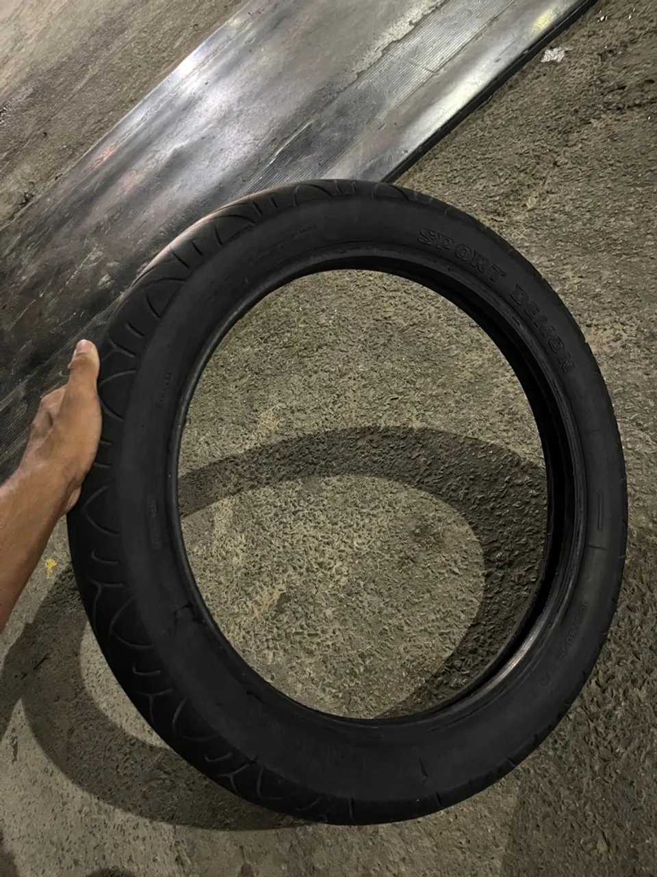 Pneu para moto Sport Demon 100/90/19 ACEITO NEGOCIAÇÃO a