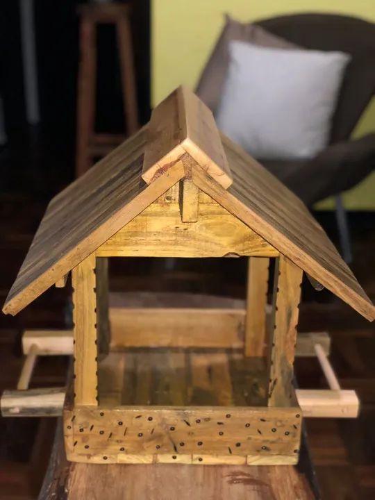 Alimentador de Passarinho em Madeira - Foto 5