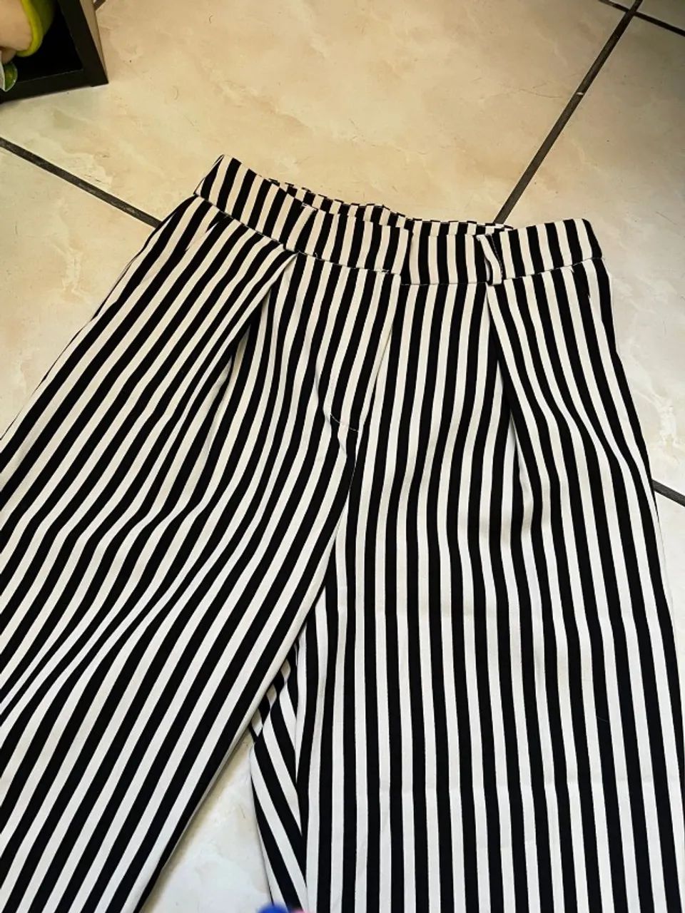 Calça flare + calça capri - preto e branco.  - Foto 4