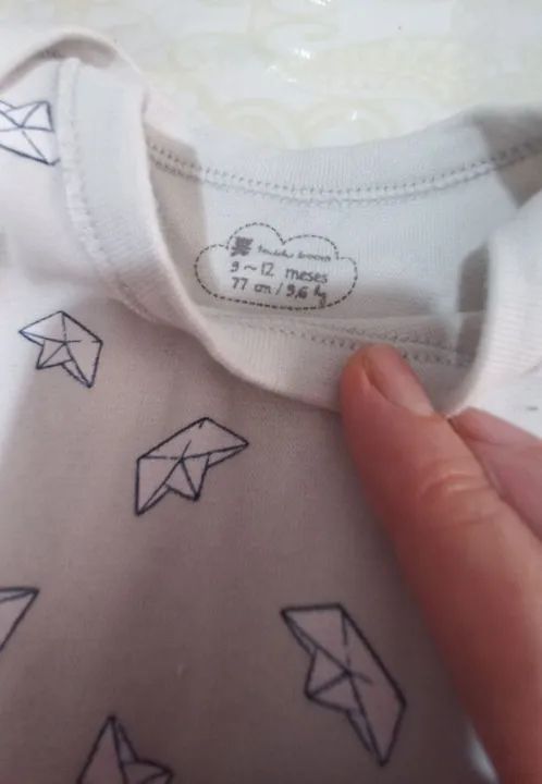 Body  cinza claro  com chapéuzinho  branco  tamanho  9 a 12 meses - Foto 5