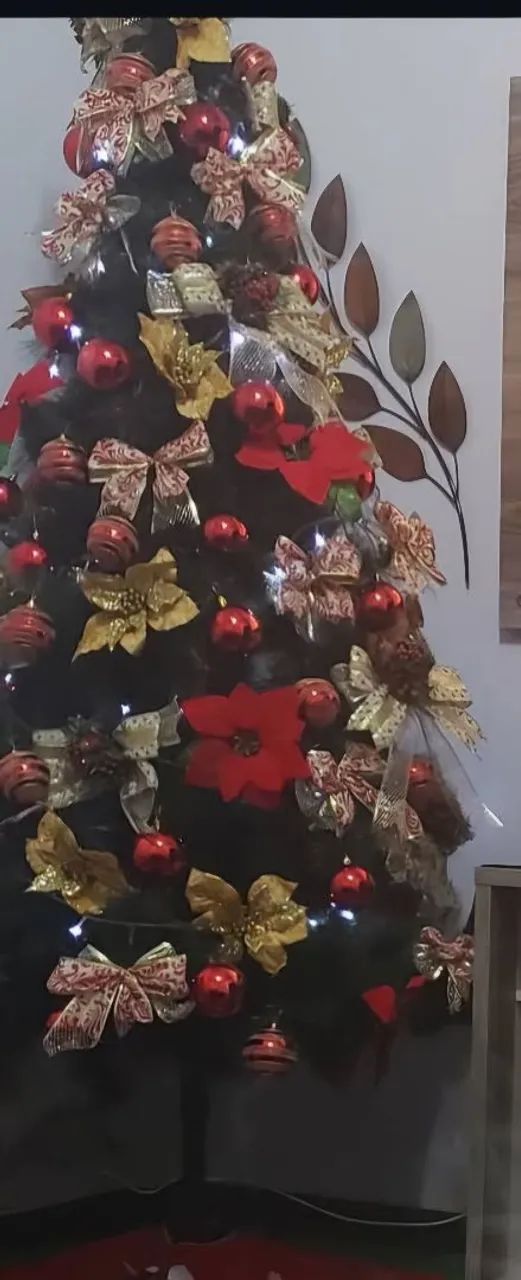 Árvore de Natal Decorada - Foto 2