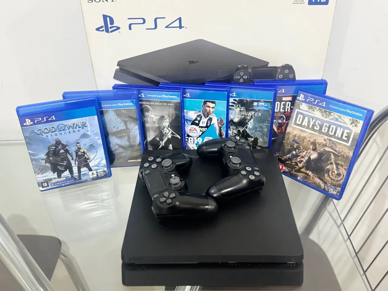 Playstation 4 (PS4) com Jogos - Seminovo