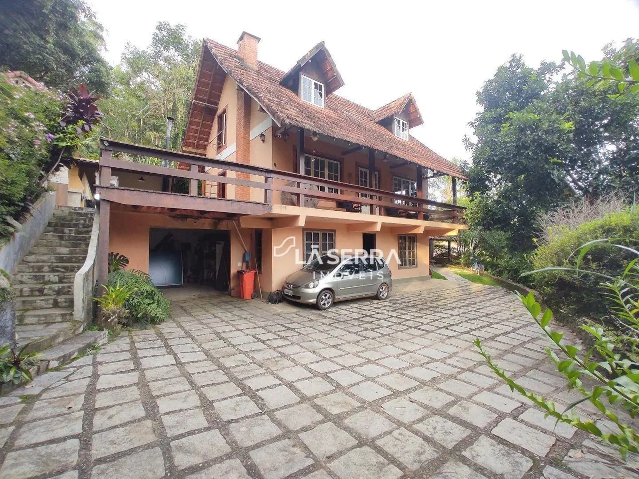 Casa com 1 dormitório à venda, 100 m² por R$ 650.000,00 - Secretário - Petrópolis/RJ