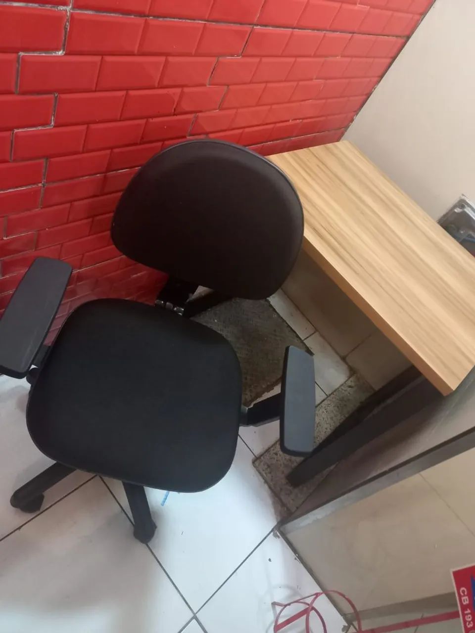 Cadeira Giratória com braços  - Foto 4