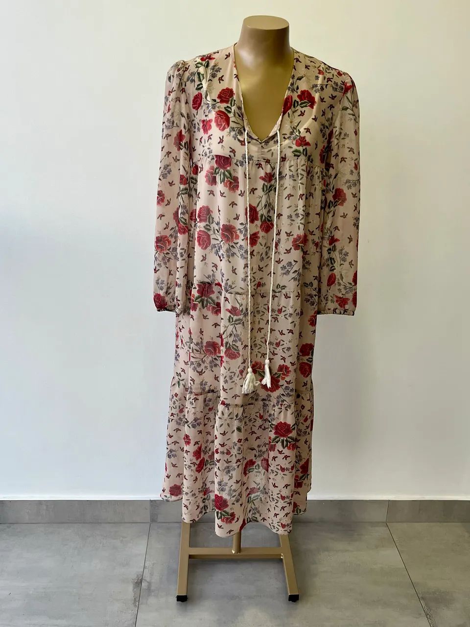 Belo vestido Floral Amaro midi, com anágua - Foto 2