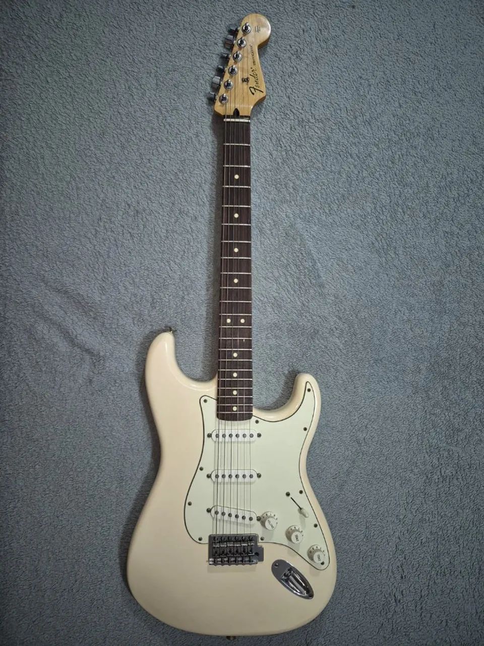 Fender Stratocaster Standard Mexicana 2015 - Arctic White - Usada