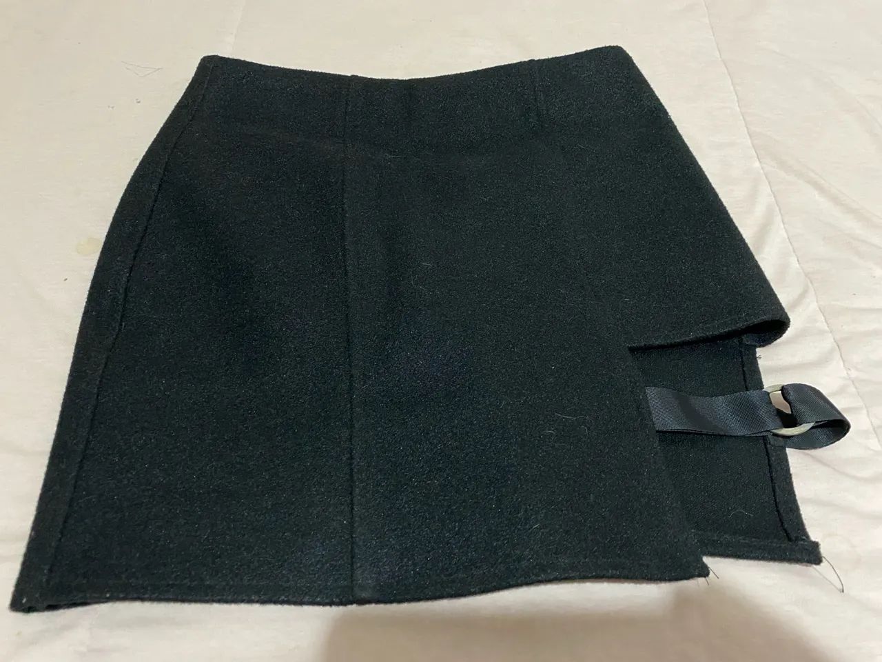 Saia preta com detalhe estiloso - Foto 2