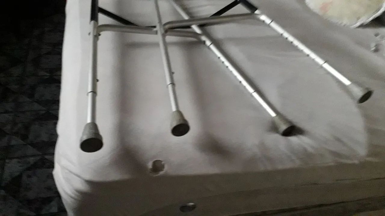 Andador de alumínio para idosos - Foto 4