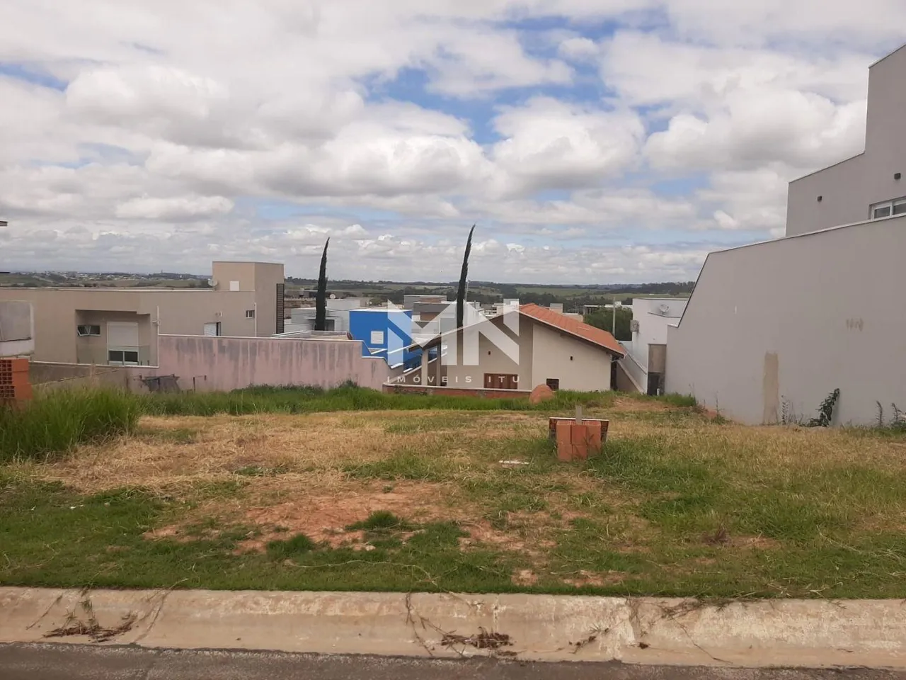 Terreno à venda no Condomínio Lagos D' Icaraí em Salto/SP.