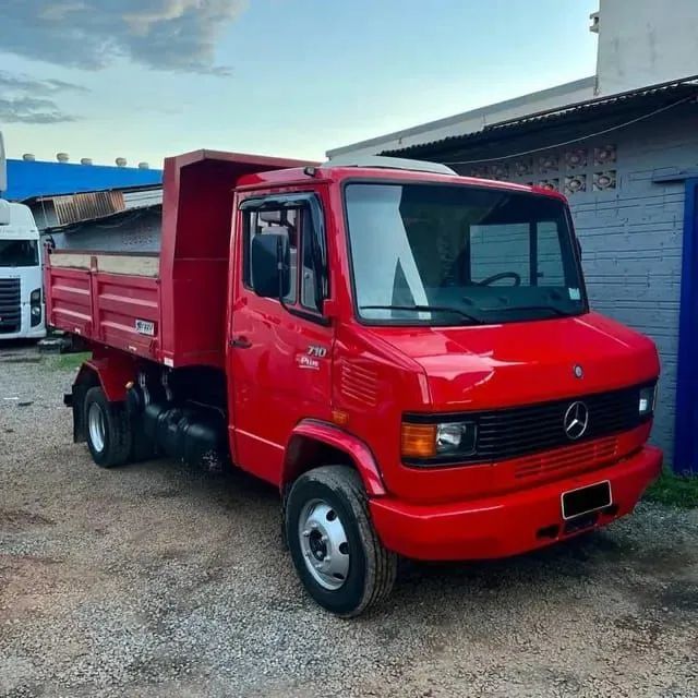 Caminhão Caçamba 710 Ano 2011