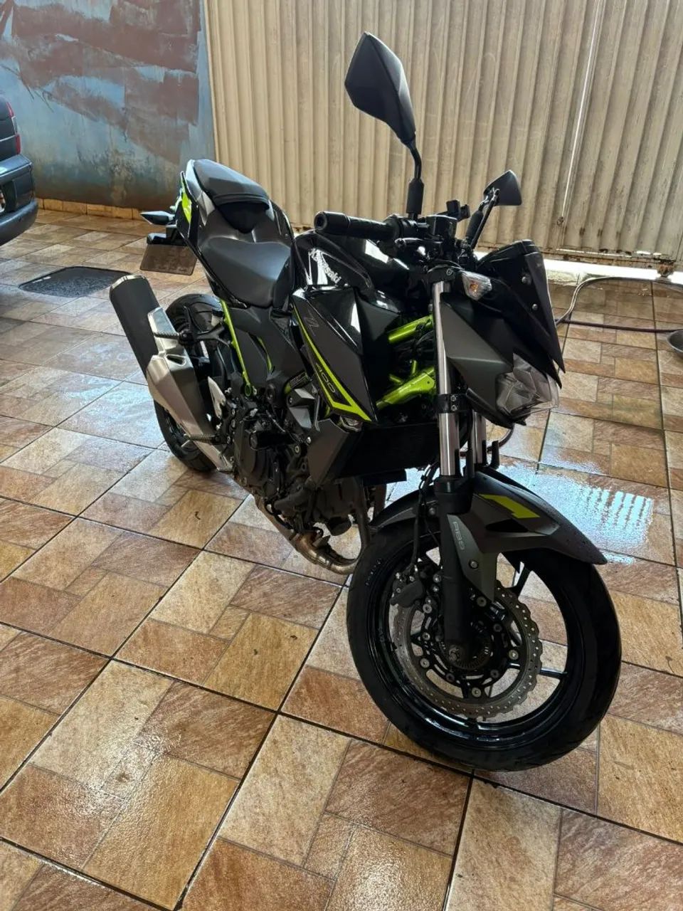 A Z400 mais nova da cidade 