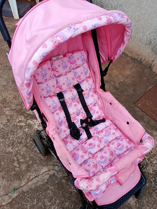 Carrinho de bebê menina 