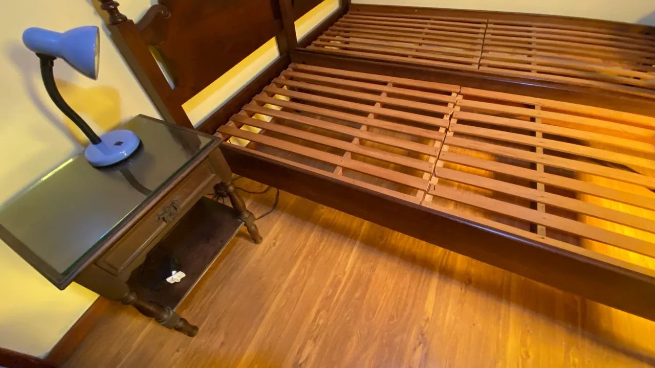 Cama de Madeira com Estrado