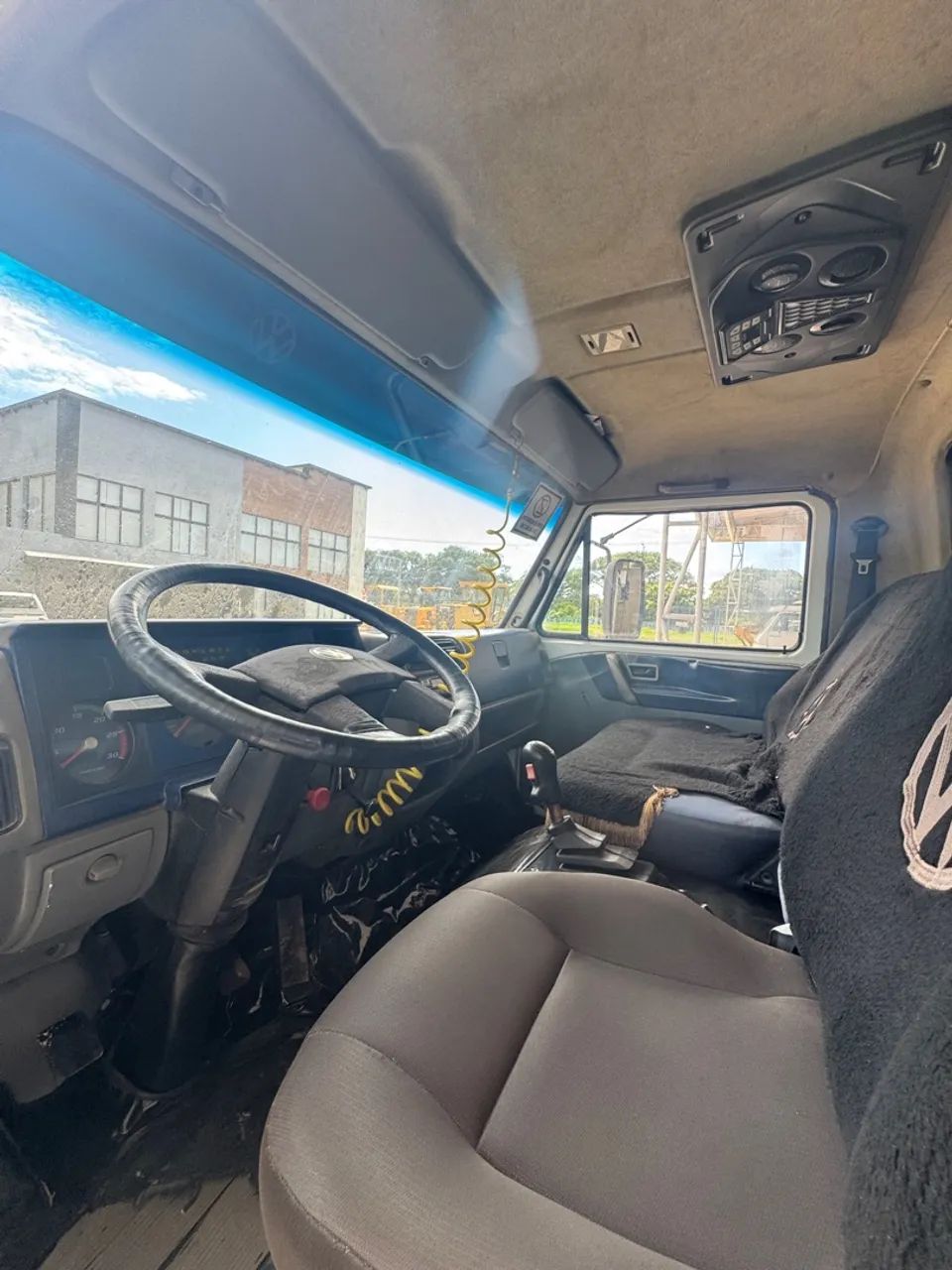 VW 24-220 Caçamba 2009 - Foto 13