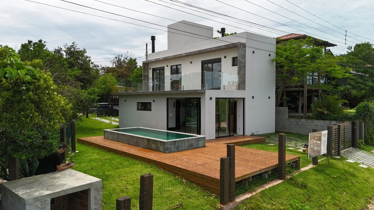 Inbox Cia Imobiliária Vende Casa de 120m² na Praia do Rosa