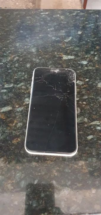 Tela de Celular com Tela Quebrada