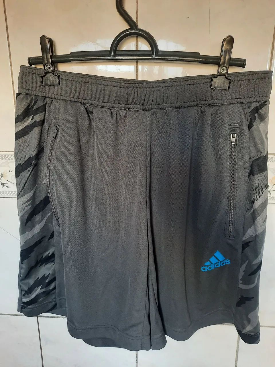 Bermuda Adidas com ótimo preço!