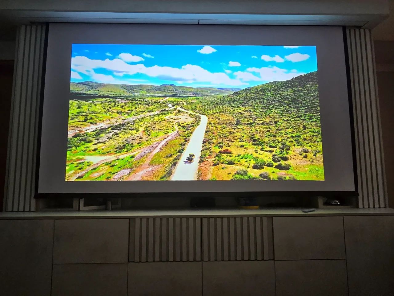 Projetor Formovie V10 4K - Imagem e Som Impecáveis! 