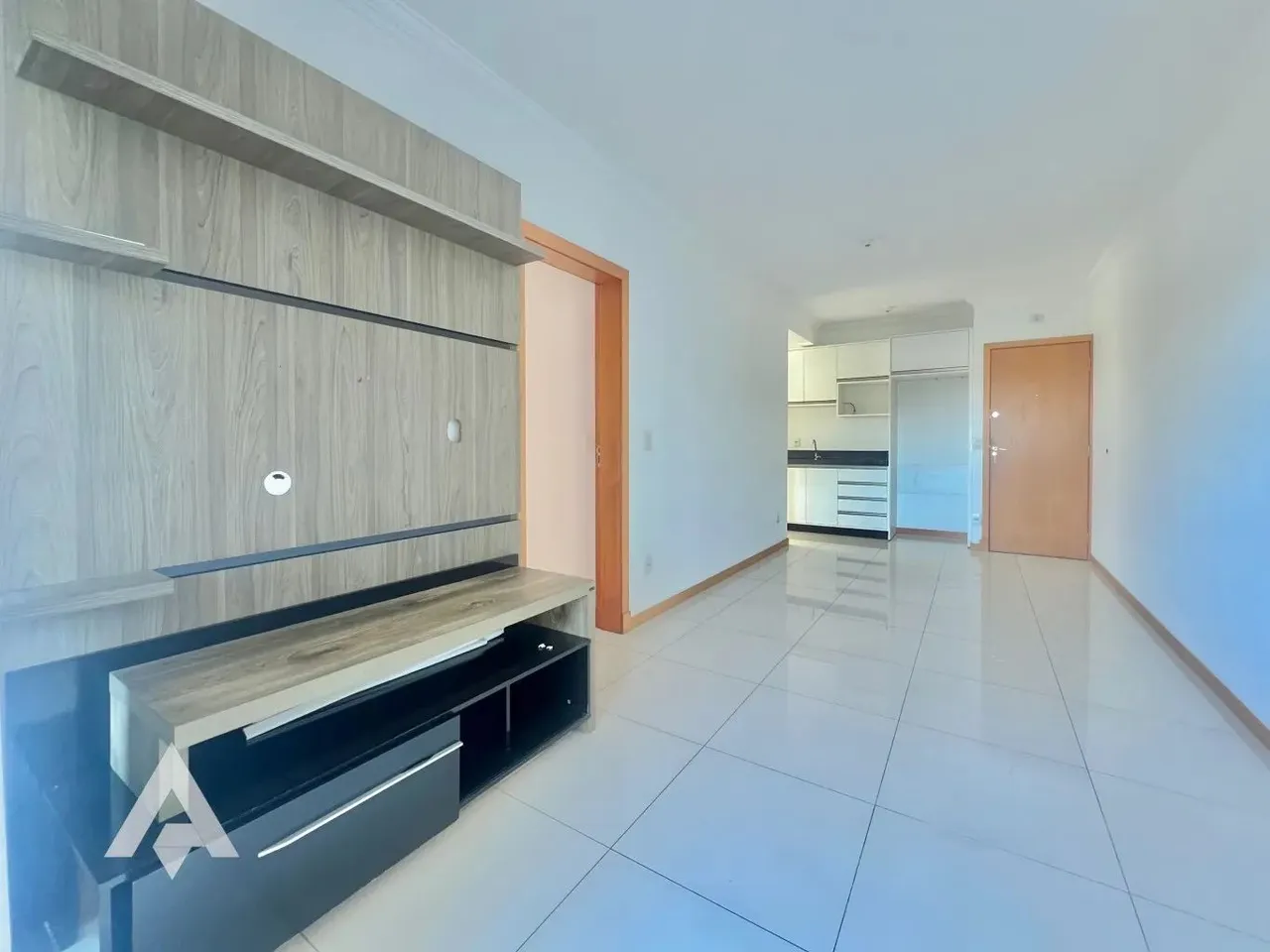 Apartamento semimobiliado com 3 dormitórios para locação no bairro Velha!
