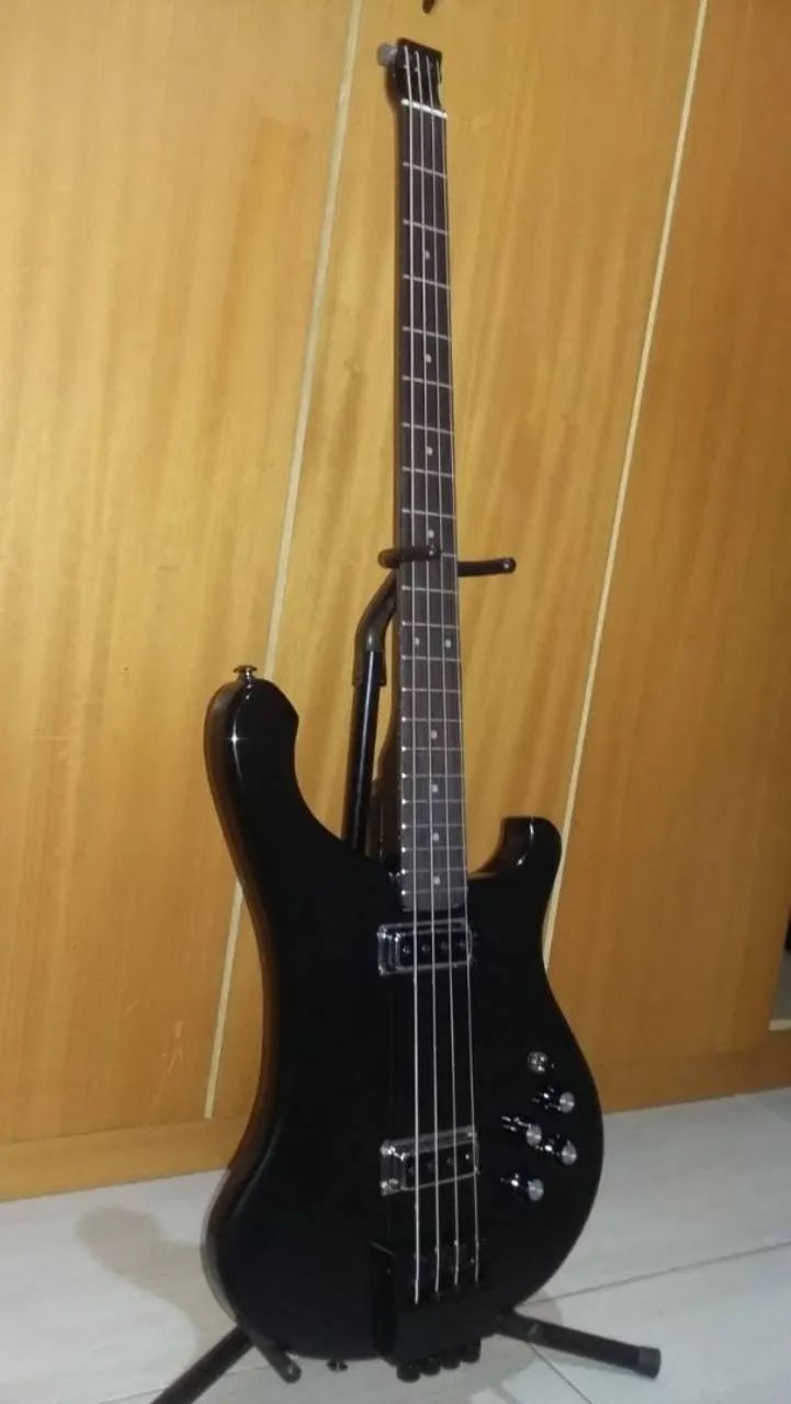 Baixo headless modelo Rickenbacker 