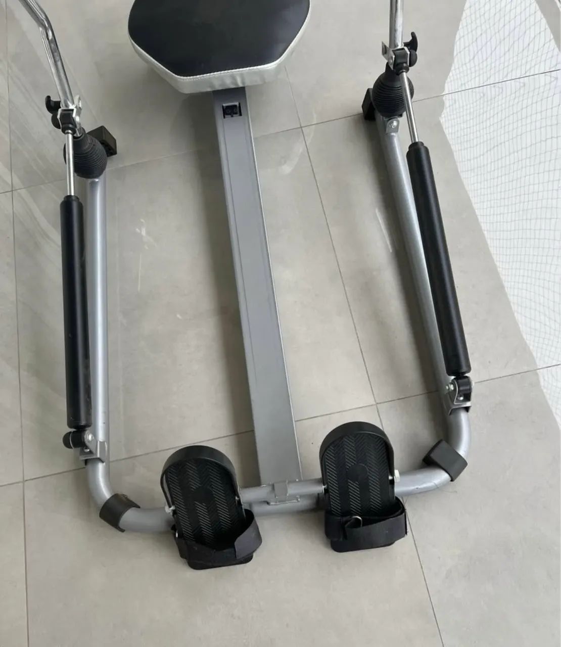 Aparelho remador com pegada aberta63824634242435122